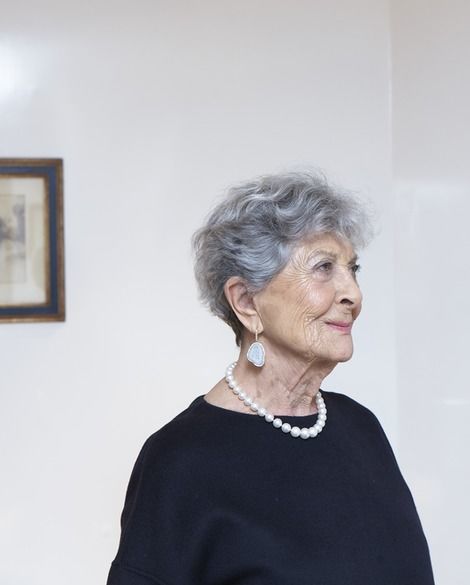  Joan Burstein