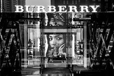 英媒体无故指责 Burberry 关闭英国工厂　翌日更正